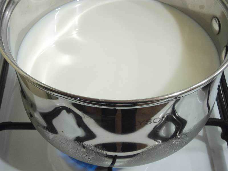 Как вскипятить молоко, чтобы не пригорело ко дну кастрюли при кипячении