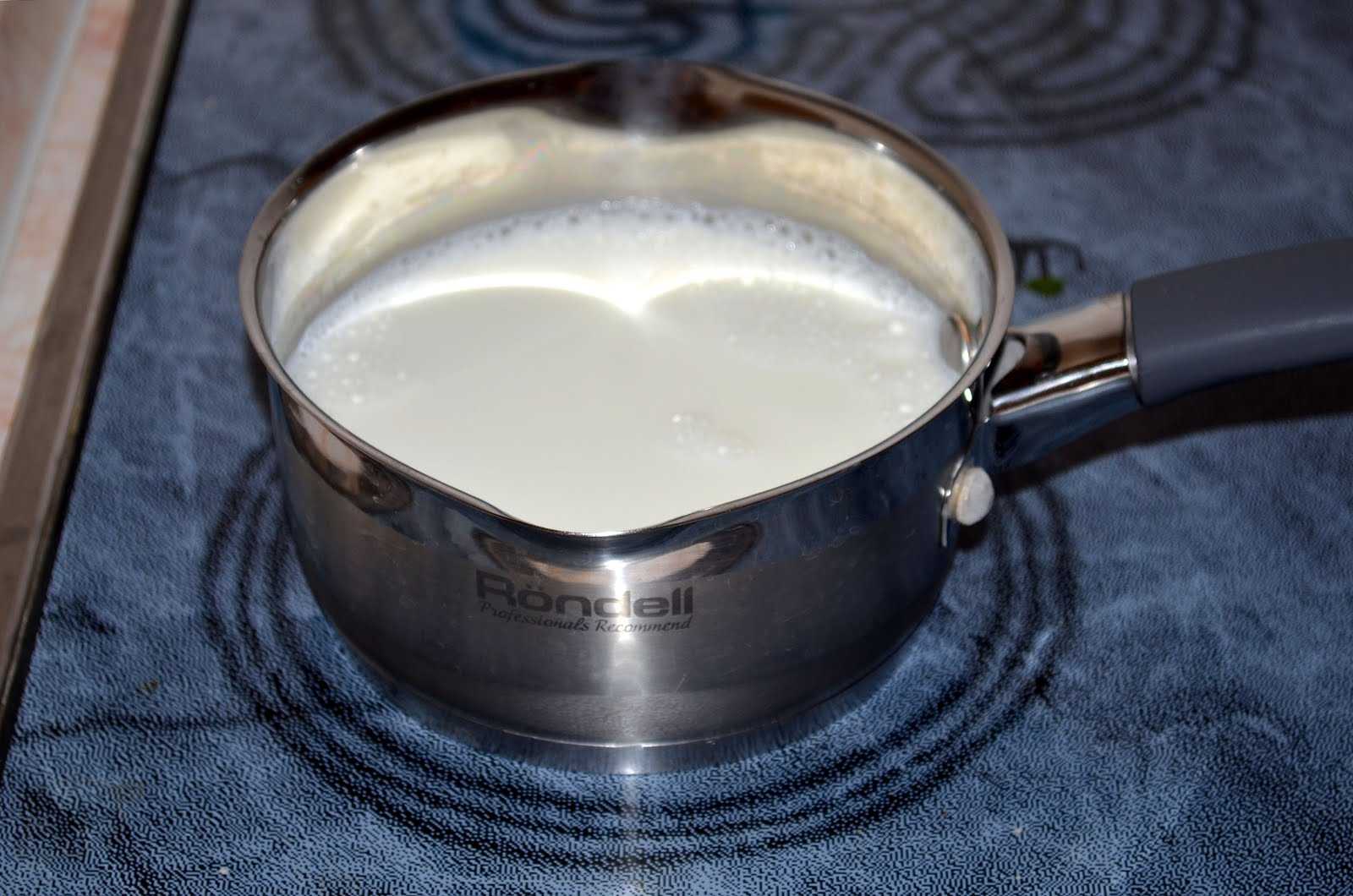 Зачем кипятить молоко и как правильно это делать – полезные советы, и маленькие хитрости