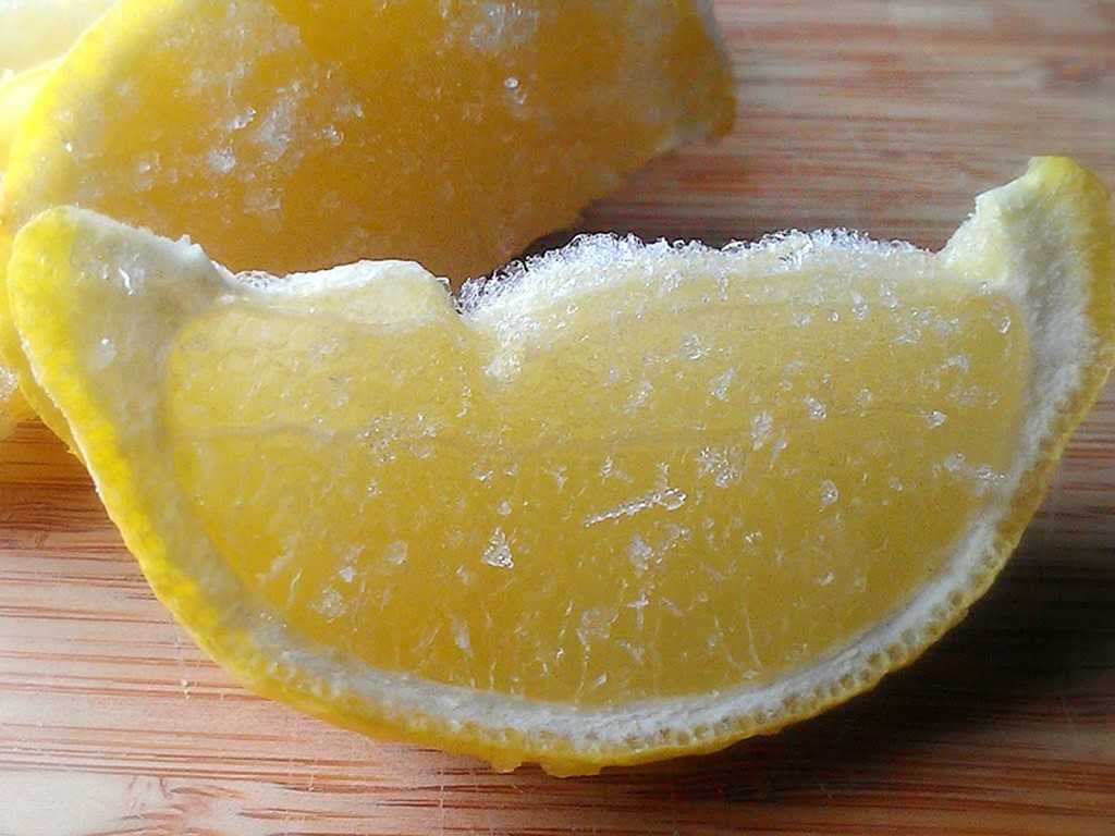 Я сохранил нарезанные фрукты по крайней мере 6 часов, прежде чем использовать только лимонный сок Лимонный