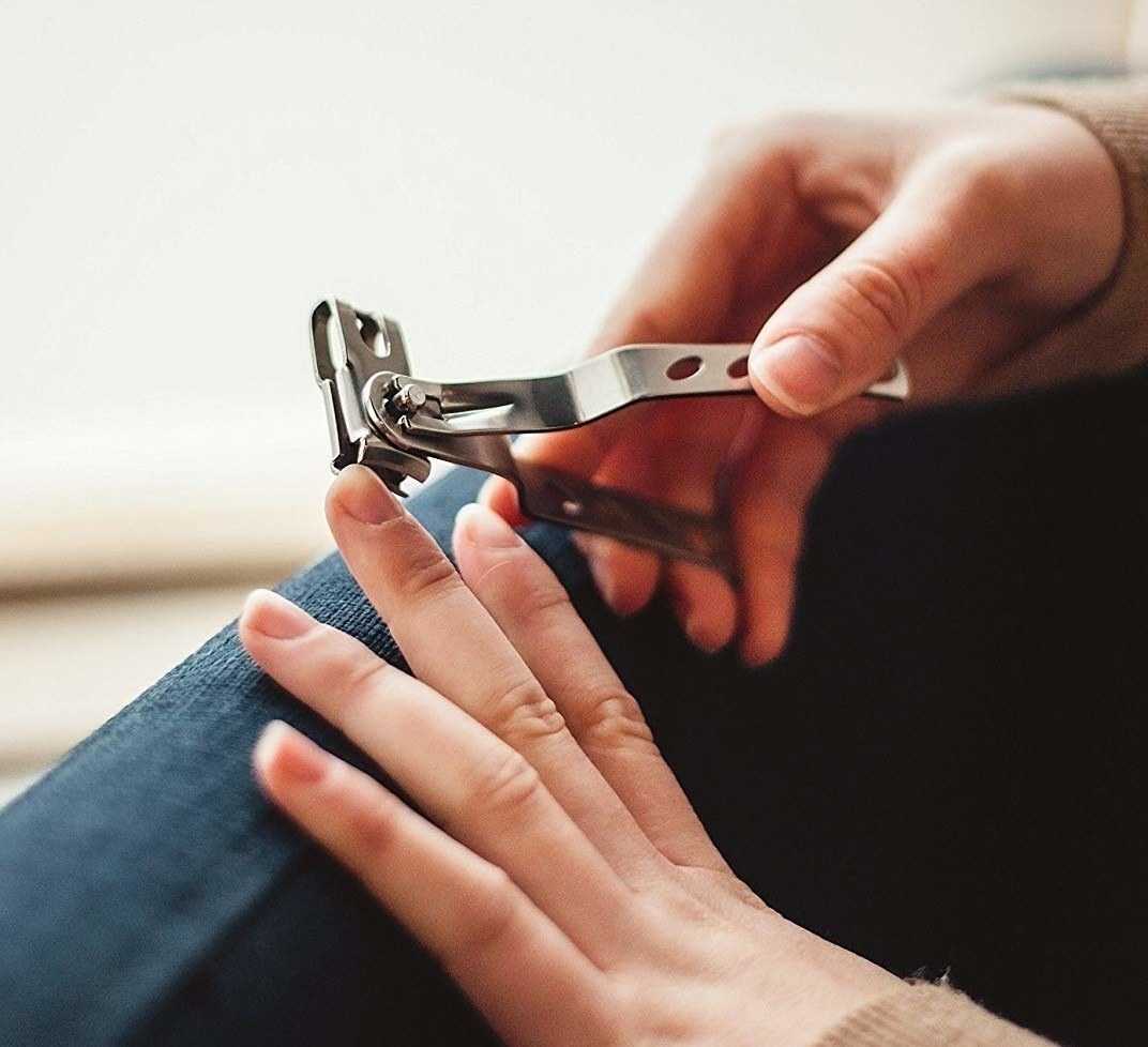 Как делать маникюр и педикюр дома, чтобы не испортить ногти