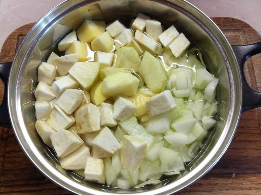 Суп-пюре из сельдерея: рецепты приготовления из стеблевого растения для похудения, из корневого, со сливками, а также сельдереевые супы с разными добавками